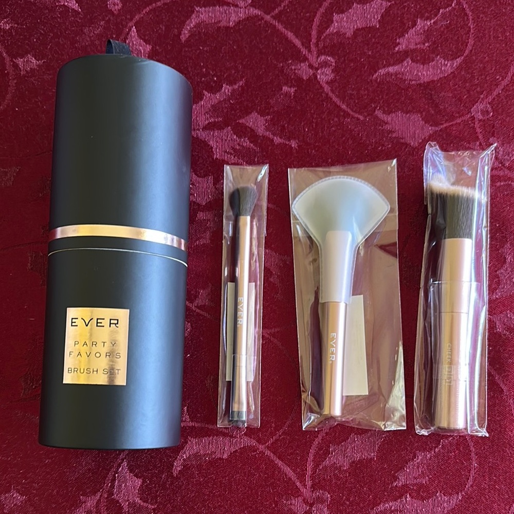 Ever Skincare Makeup Brush Set NEW